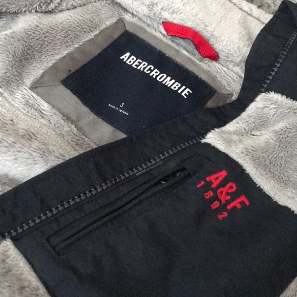 Abercrombie-grey furry jacket women’s - Picture 3 of 5